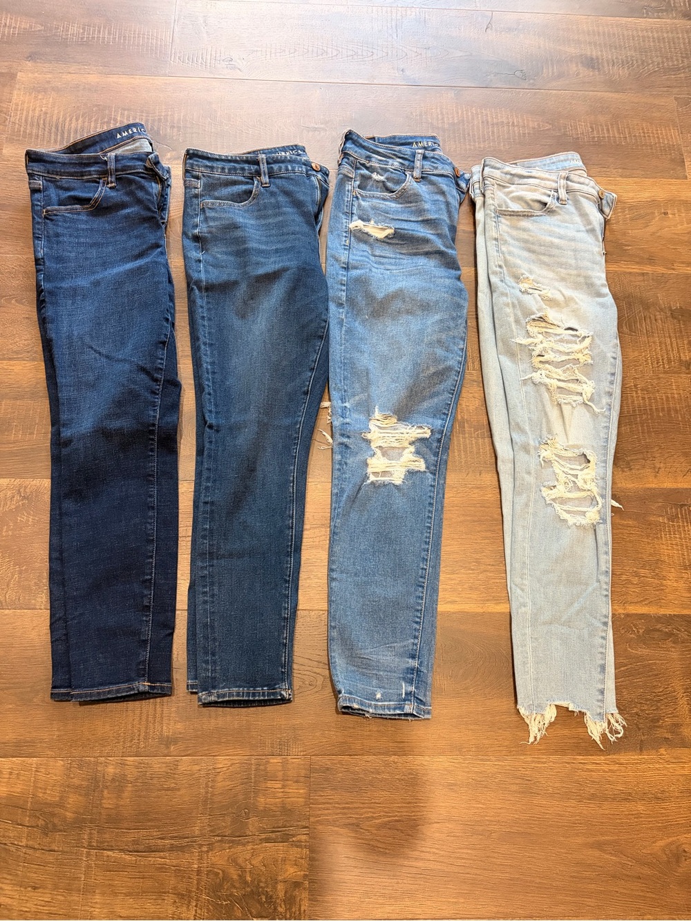 American Eagle 10 short Women’s Distressed Light Blue Ripped Jeans